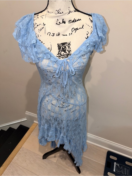 Kimchi Blue Dresses & Skirts - Kimchi Blue Light Blue Lace Asymmetrical Dress size M